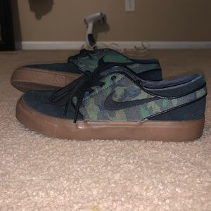 Stefan janoski camo shoes